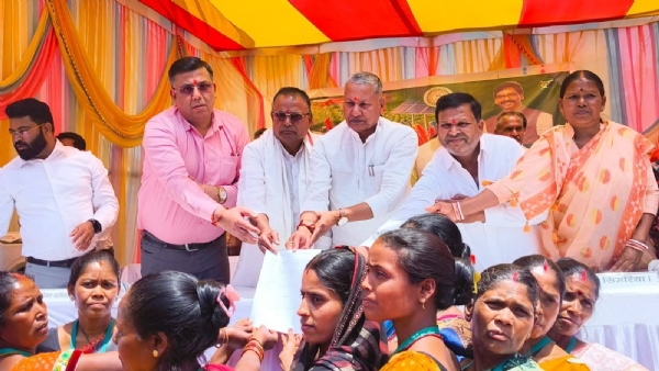 कार्यक्रम में शामिल