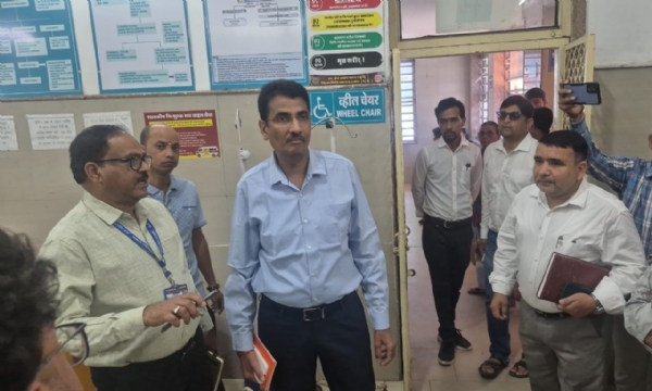 दमोह जिला अस्पताल का औचक निरीक्षण: कलेक्टर प्रताप नारायण यादव सख्त, अव्यवस्थाओं पर नाराजगी; एक सप्ताह में सुधार के निर्देश