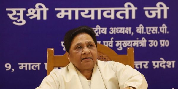 पत्रकारवार्ता करती बसपा प्रमुख मायावती