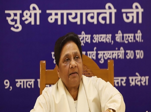 पत्रकारवार्ता करती बसपा प्रमुख मायावती