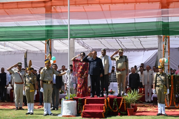 हिमाचल दिवस पर विधानसभा अध्यक्ष ने हमीरपुर में फहराया राष्ट्रीय ध्वज, भव्य परेड की सलामी ली
