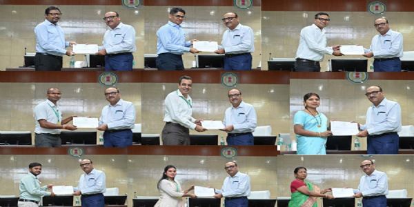 मंत्रालय में ई-ऑफिस एवं बायोमेट्रिक अटेंडेंस के लिए श्रेष्ठ कर्मचारियों को किया गया सम्मानित