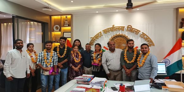 राजगढ़ः अध्ययन लाइब्रेरी बनी सफलता की सीढ़ी, कलेक्टर ने चयनित विद्यार्थियों को किया सम्मानित