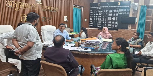 भरण-पोषण अधिकरण की बैठक में बुजुर्गों की समस्याओं पर सुनवाई, बेटों को सख्त चेतावनी