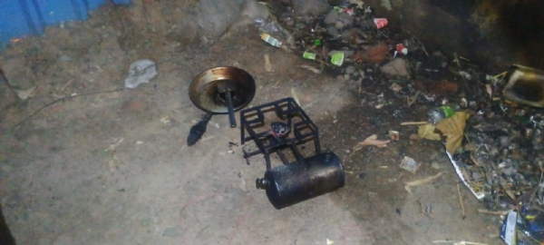 फल दुकान में लगी आग