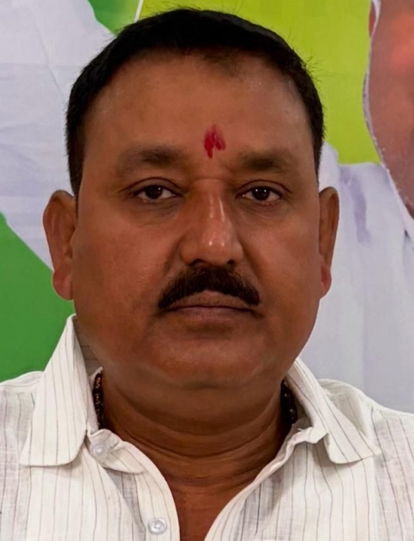 नवल शमा की फाइल फाेटाे