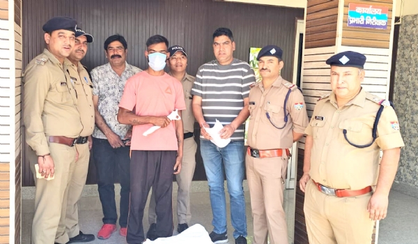 पुलिस गिरफ्त में आरोपित