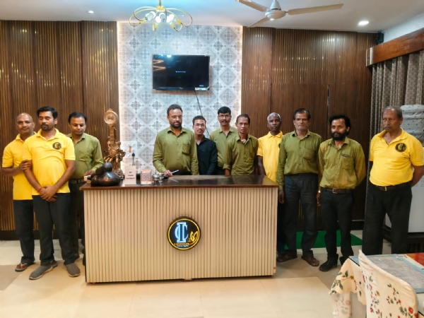 फुड फेस्टिवल में जुटे लोगों की तस्वीर