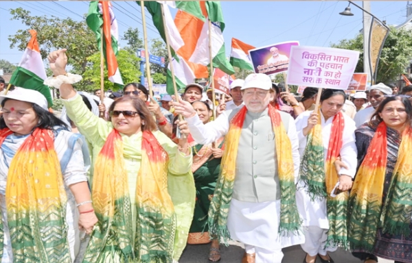 सोनीपत: नारी शक्ति वंदन अधिनियम कार्यक्रम अंतर्गत पदयात्रा में मंत्री डॉ अरविंद शर्मा अपनी पत्नी डॉ रीटा शर्मा के साथ