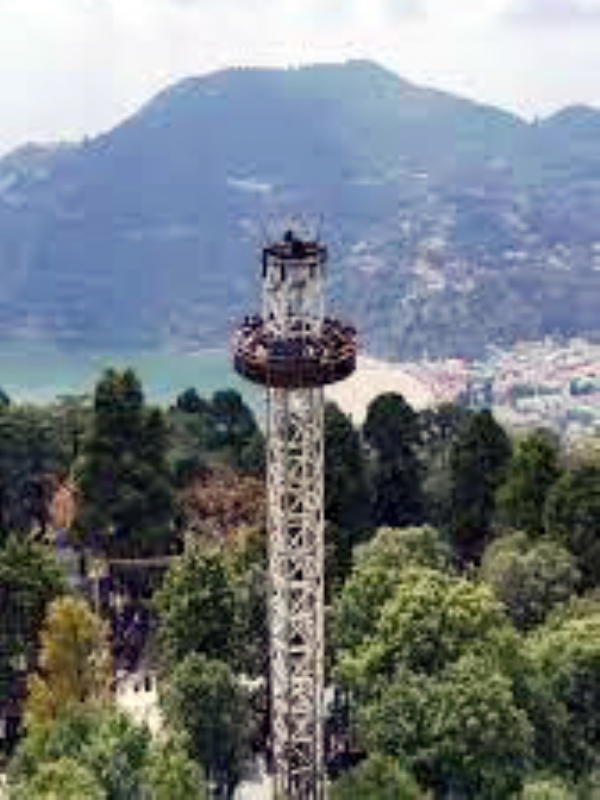 नैनीताल के स्नोव्यू में स्थापित टावर।