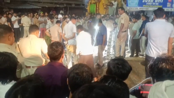 सीवर की सफाई के दौरान जहरीली गैस की चपेट में आने से दो मजदूरों की मौके पर ही मौत हो गई