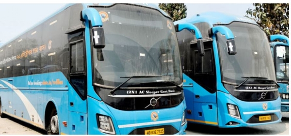 कूचबिहार के सेंट्रल बस टर्मिनल में खड़ी बस 