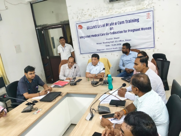 कार्यशाला में भाग लेते स्वास्थ्य विभाग के अधिकारी