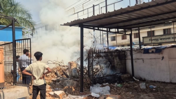 दुकानों में लगी भीषण आग