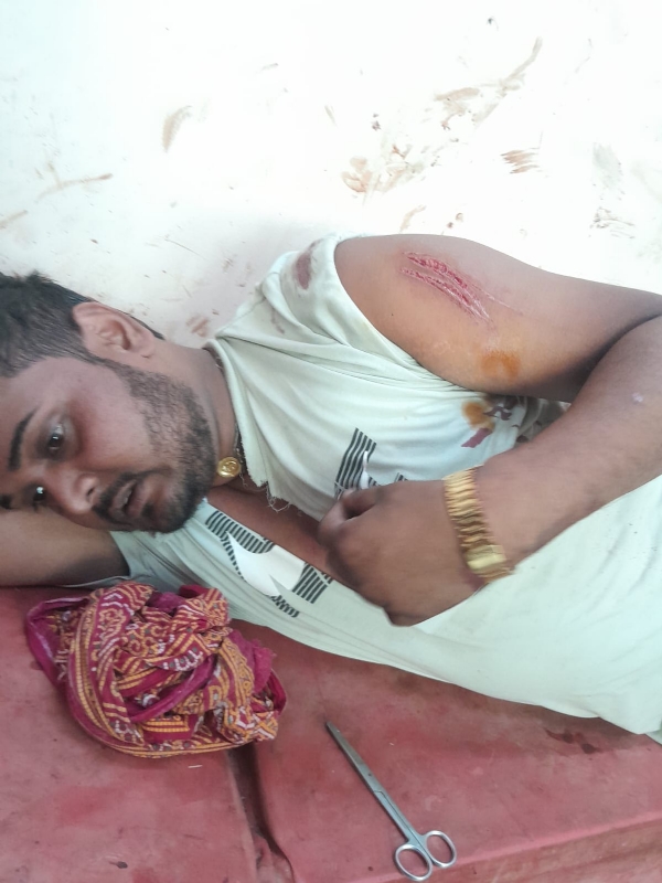 दिनदहाड़े लूटपाट, धारदार हथियार से दुकानदार घायल,