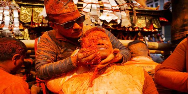 नेपाल में मनाई जाने वाली सिंदुर जात्रा