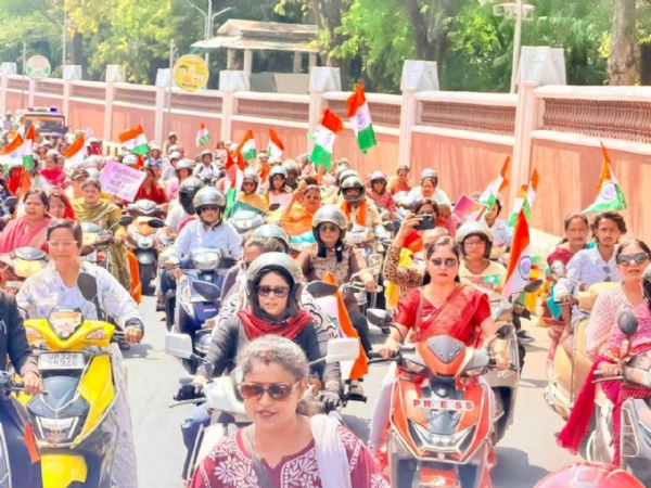 भाजपा की स्कूटी रैली