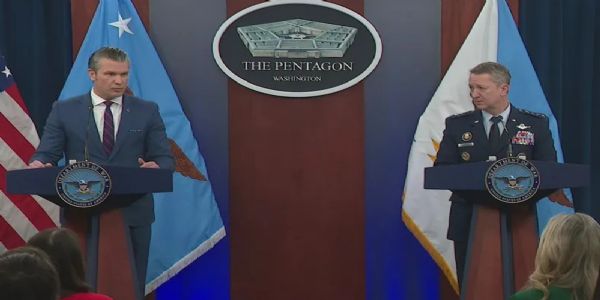 अमेरिकी रक्षा सचिव पीट हेगसेथ और ज्वाइंट चीफ्स ऑफ स्टाफ के चेयरमैन जनरल डैन केन। फोटो - फाइल अमेरिकी रक्षा सचिव पीट हेगसेथ और ज्वाइंट चीफ्स ऑफ स्टाफ के चेयरमैन जनरल डैन केन। फोटो - फाइल