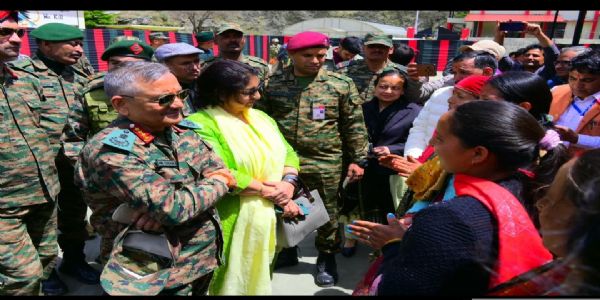 सीडीएस अनिल चौहान उत्तरकाशी के हर्षिल क्षेत्र के कार्यक्रम में शामिल होते हुए। सीडीएस अनिल चौहान उत्तरकाशी के हर्षिल क्षेत्र के कार्यक्रम में शामिल होते हुए।