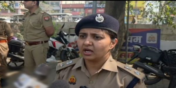 लखनऊ के विकास नगर झुग्गी झोपड़ियों में लगी आग में दाे सगी बहनों की जलकर मौत, रक्षा मंत्री और मुख्यमंत्री योगी ने लिया संज्ञान