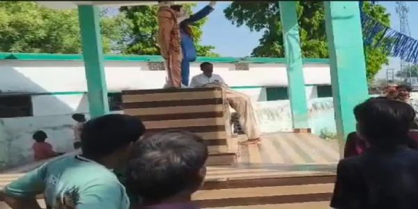 बौद्ध कथा में न आने पर पाल समाज के युवक से मारपीट, मूर्ति के सामने माफी मंगवाई, 4 गिरफ्तार