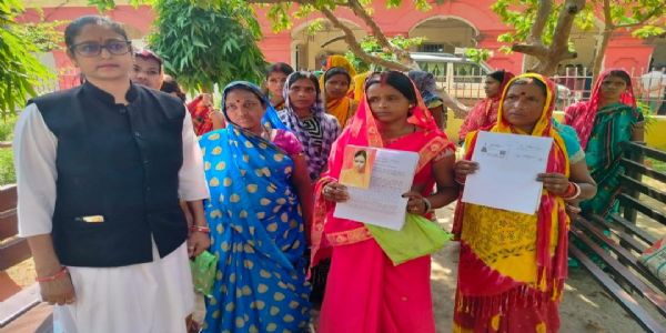 ठगी की शिकार महिलाएं पहुंची एसएसपी कार्यालय