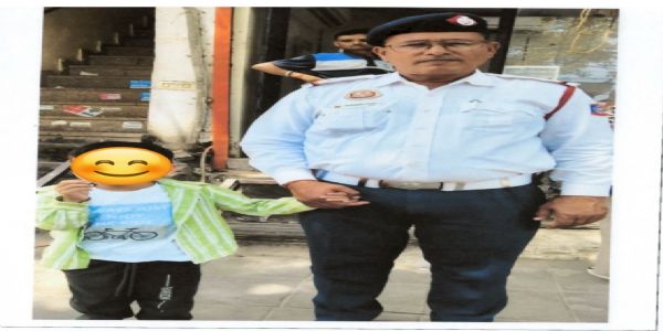 ट्रैफिक पुलिस की मुस्तैदी से खोया बच्चा परिवार से मिला