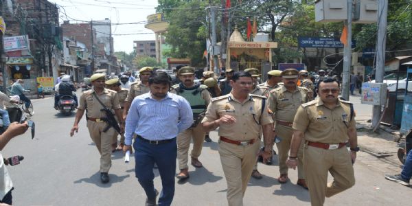 नोएडा में श्रमिकों के प्रदर्शन के बाद वाराणसी में पुलिस सतर्क, औद्योगिक क्षेत्रों में अफसर डटे