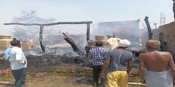 शहनाई से पहले लगी आग,सब कुछ खाक