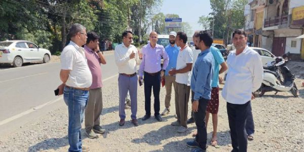 सड़क चौड़ीकरण व ड्रेनेज कार्यों का सिटी मजिस्ट्रेट ने किया निरीक्षण