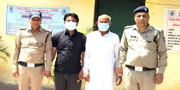 दो इनामी आरोपित गिरफ्तार