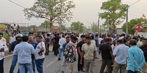 एक्सप्लोसिव वैन ने स्कूटी को मारी टक्कर, दो की मौत