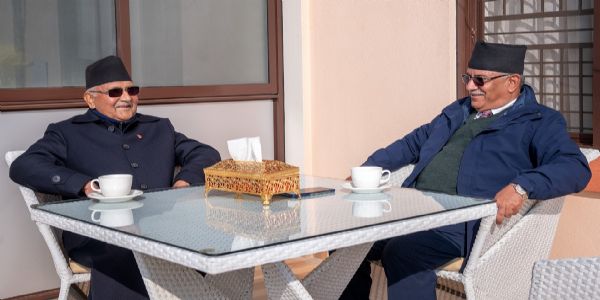 नेपाल के पूर्व प्रधानमंत्री केपी शर्मा ओली और प्रचण्ड