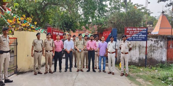 मंडल कारा किशनगंज में दो घंटे तक छापेमारी, कुख्यात अपराधियों से पूछताछ