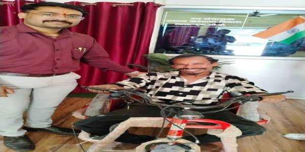 एमसीबी : दिव्यांग रामकृपाल की उम्मीदों को मिले पहिए, तत्काल मिली मोटराइज्ड ट्राईसाइकिल