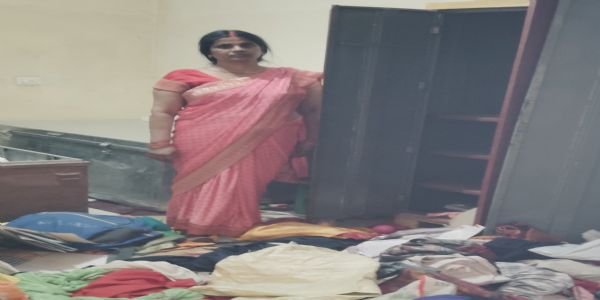 चोरों ने बंद घर में की लाखों की चोरी