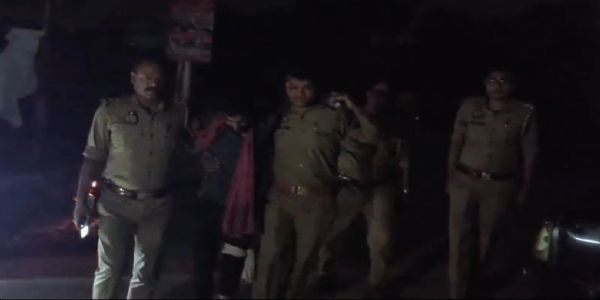मुठभेड़ में दबोचा गया लुटेरा अस्पताल से भागा, घेराबंदी में फिर चढ़ा पुलिस के हत्थे