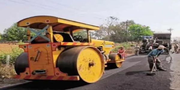 सड़क का निर्माण कार्य शुरु, लोगों को धूल और गड्ढों से मिलेगी मुक्ति