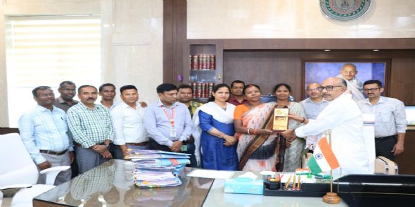 सरहुल समारोह के प्रतिनिधिमंडल ने स्पीकर को किया सम्मानित