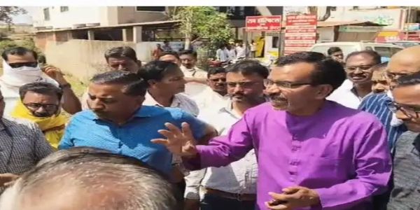 बलरामपुर : राजपुर में हाईवे निर्माण पर बवाल, नाली की ऊंचाई को लेकर चक्का जाम