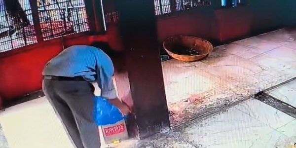 मंदिर में दुस्साहसिक चोरी, दानपात्र लेकर फरार हुआ चोर