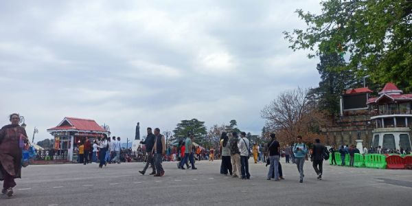 हिमाचल में फिर बदला मौसम, ऊंची चोटियों पर बर्फबारी, कई जिलों में ओलावृष्टि-आंधी का अलर्ट