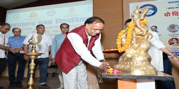 नवप्रवेशित छात्रों को शैक्षणिक प्रणाली की दी गई जानकारी