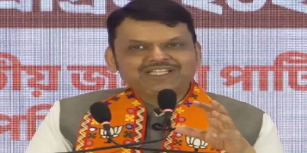 फडणवीस का दावा : 1400 कंपनियां बंगाल छोड़कर महाराष्ट्र में व्यापार कर रही हैं