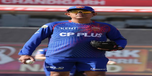 पंजाब किंग्स के गेंदबाजी कोच साईराज बहुतुले ने की प्रभसिमरन सिंह की तारीफ, कहा-वो शानदार खिलाड़ी हैं