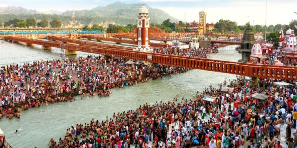 वैशाख अमावस्या पर हरिद्वार में आस्था का सैलाब, गंगा घाटों पर उमड़ी श्रद्धालुओं की भीड़