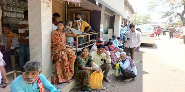 धमतरी में एलपीजी गैस की किल्लत, सिलिंडर के लिए एजेंसियों के चक्कर लगा रहे उपभोक्ता