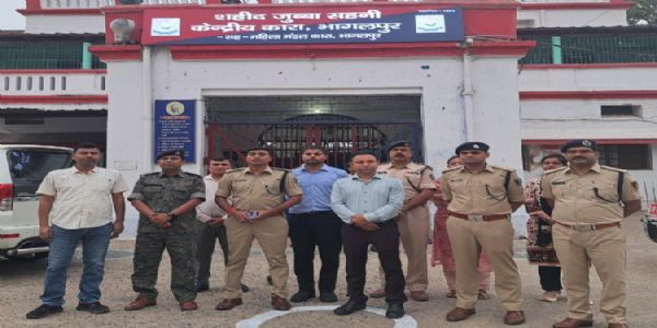 डीएम और एसएसपी के नेतृत्व में जेल में हुई छापेमारी