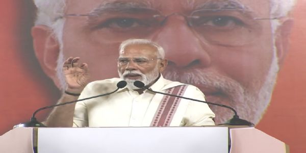 प्रधानमंत्री नरेन्द्र मोदी शनिवार को तमिलनाडु के कोयंबटूर में एक चुनावी जनसभा को संबोधित करते हुए