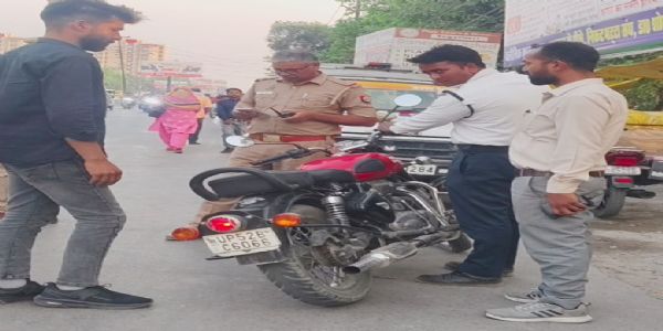 देवरिया: यातायात पुलिस ने अभियान चलाकर 152 वाहनों का किया चालान, 4 वाहन सीज